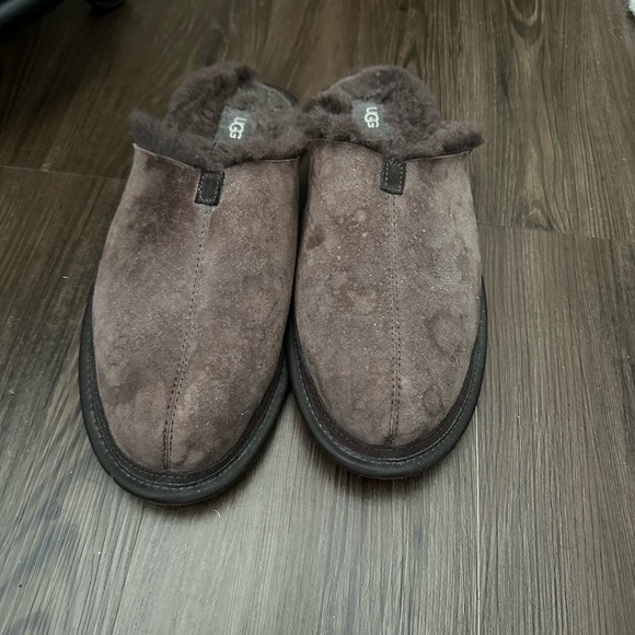 Ugg Hyde slippers USED - Picture 8 of 11